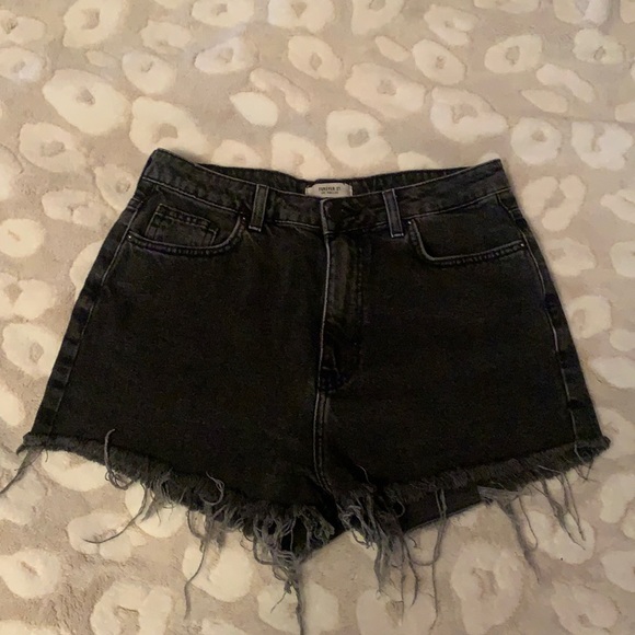 Forever 21 Black Denim Shorts. Size 27 - Picture 1 of 3